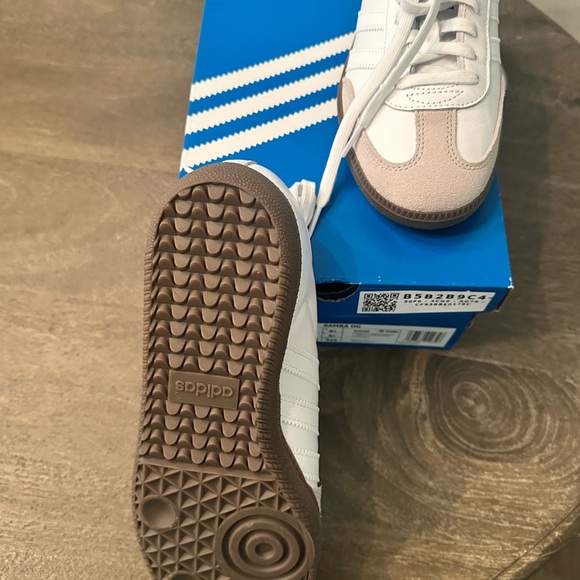 NWT! Adidas Samba Cloud White Blue Gum Sneakers
Men Sz /Fits Women Sz 8 (photo) - Picture 9 of 13